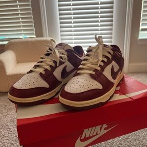 Nike Dumk - Vintage Red - Never worn!